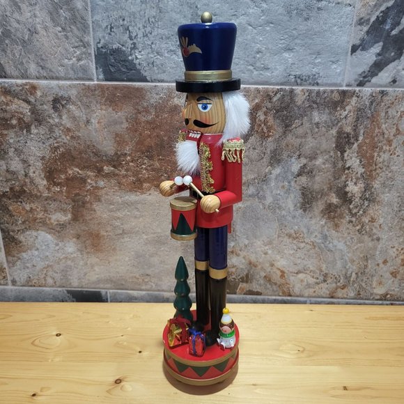 Wooden Nutcracker Drummer on Pedistool Gifts Tree Blue Red - Picture 12 of 13